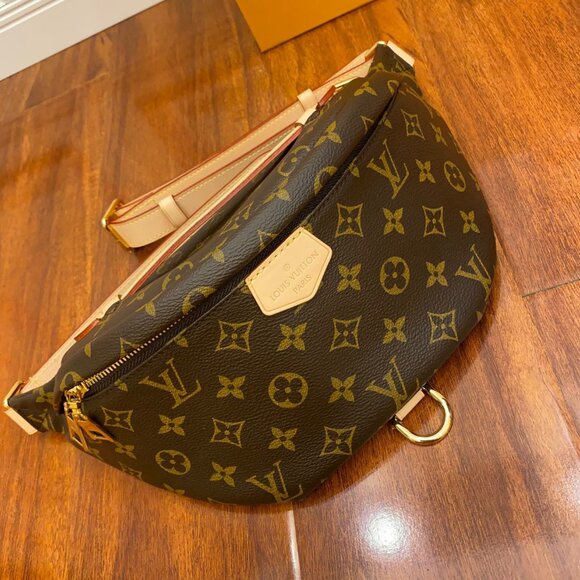 Louis Vuitton Discovery Bumbag - Picture 1 of 7